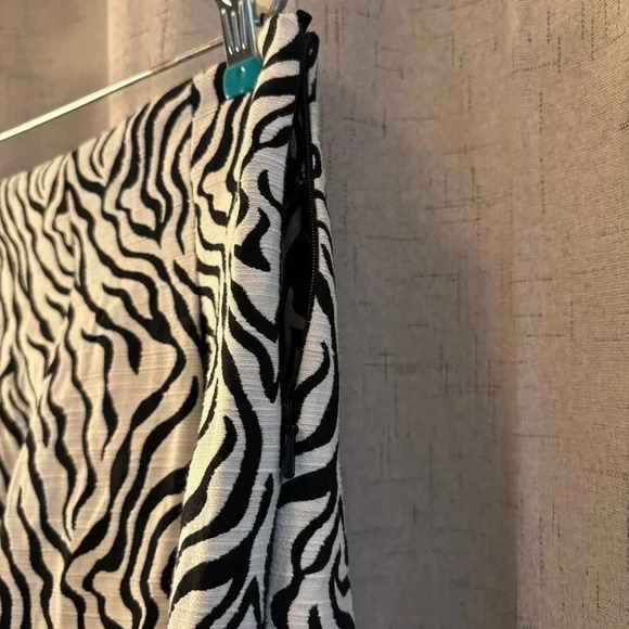 H&M Women's A Line Skirt Pleated Zebra Animal Print Size 8 Cotton Blend - Picture 5 of 6
